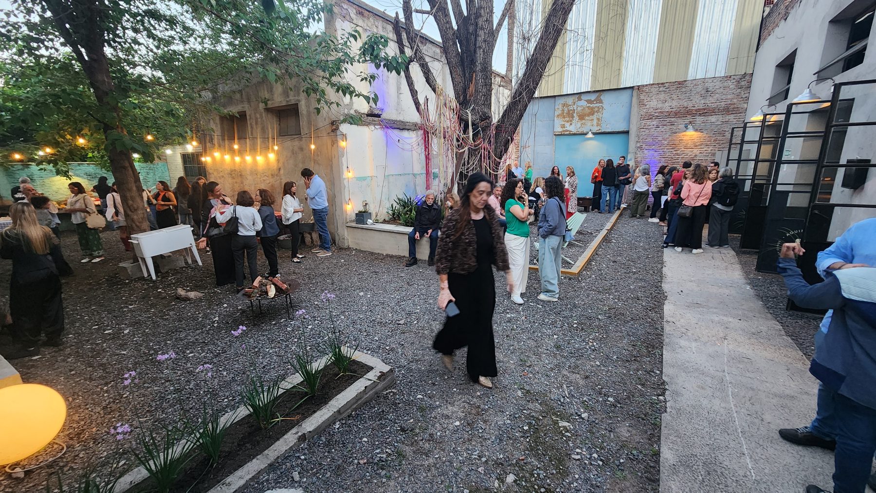 El patio de noche
